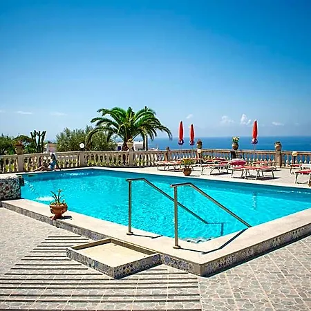 Rita Hotel 3*