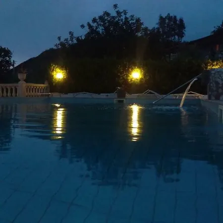 Rita Hotel *