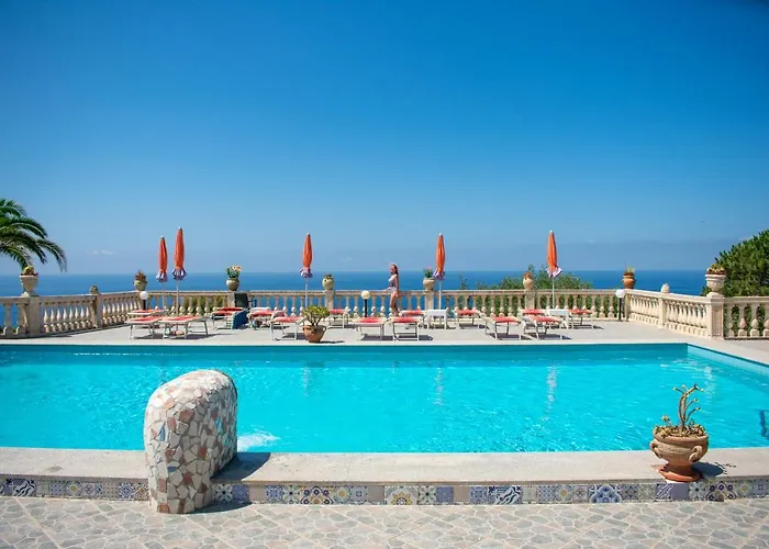 Отель Rita Форио